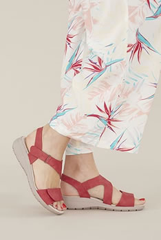 Sandales compensées très légères à scratch