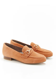 Mocassins croûte de cuir vachette, détail chaînette