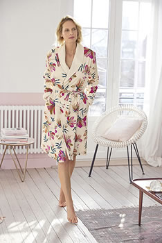 Robe de chambre satinée, doublée