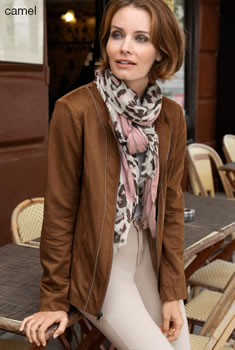 Veste suédine détail chaînette