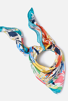 Foulard fleuri effet satiné