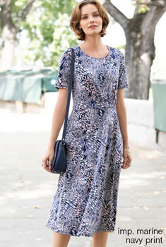 Robe imprimée taille drapée