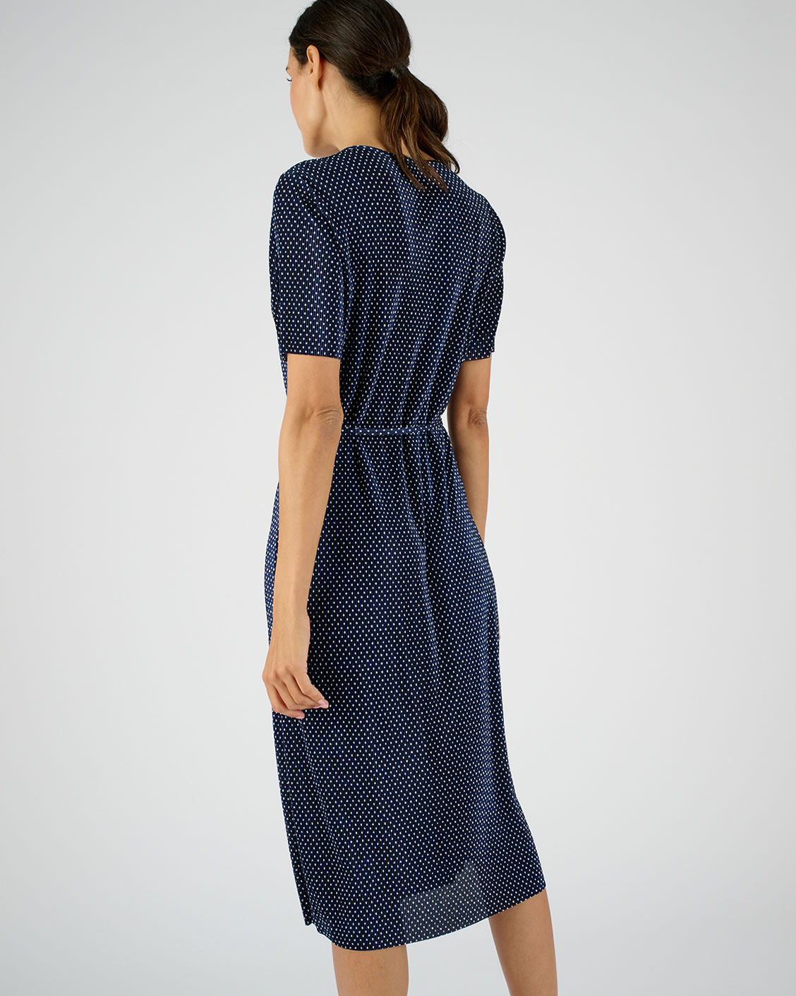 Robe à pois plissé permanent