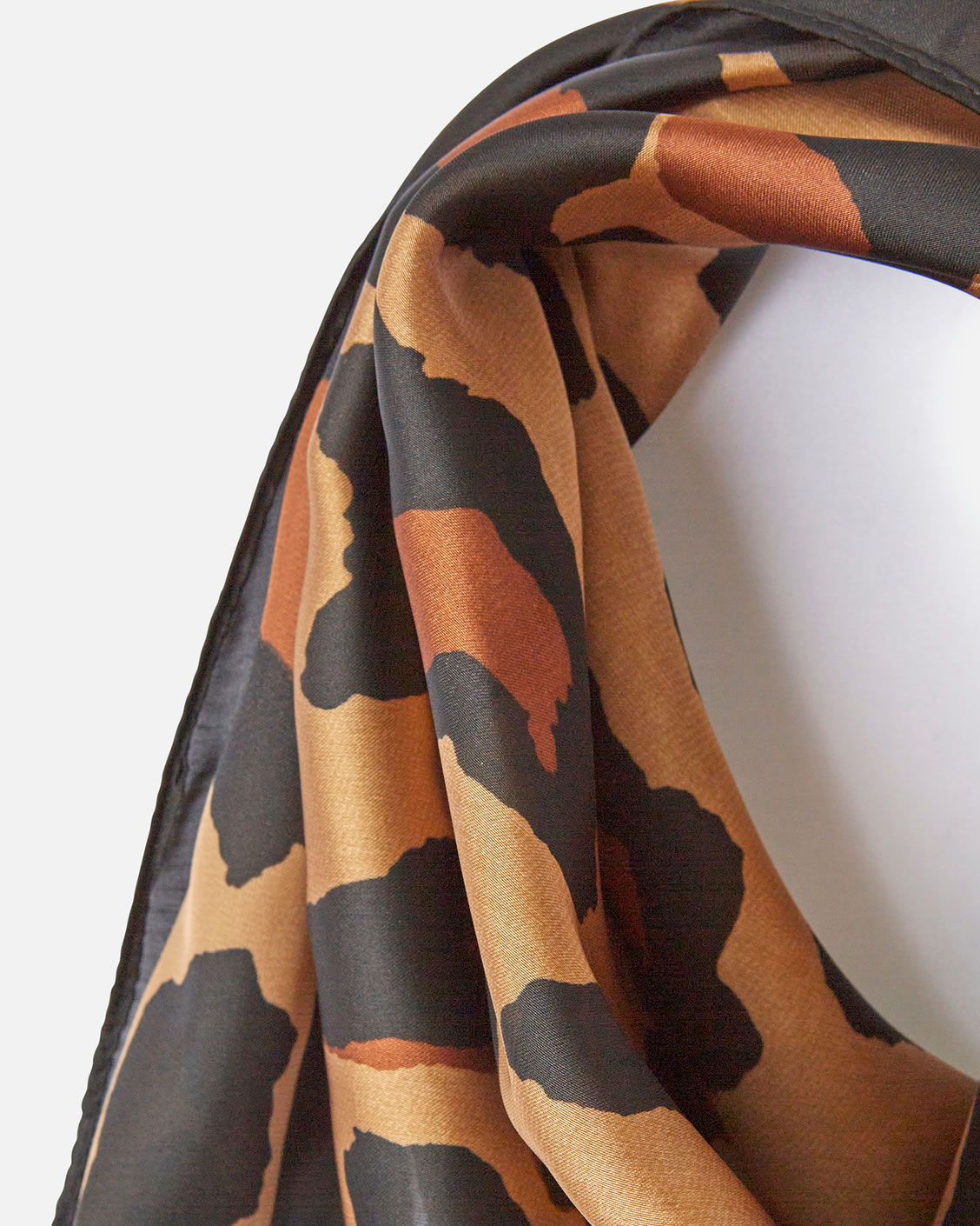 Foulard carré imprimé animalier