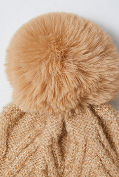 Bonnet à pompon avec laine