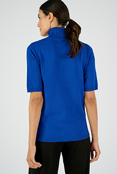 Pull col roulé côtelé maille fluide