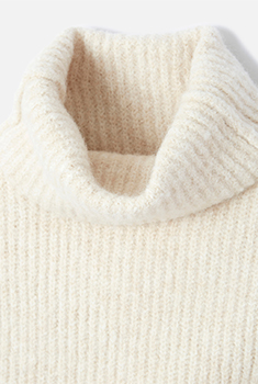 Plastron col montant roulé