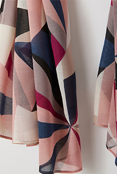 Foulard motifs graphiques