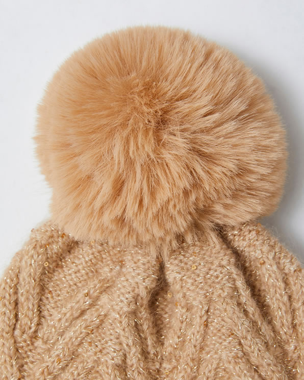 Bonnet à pompon avec laine