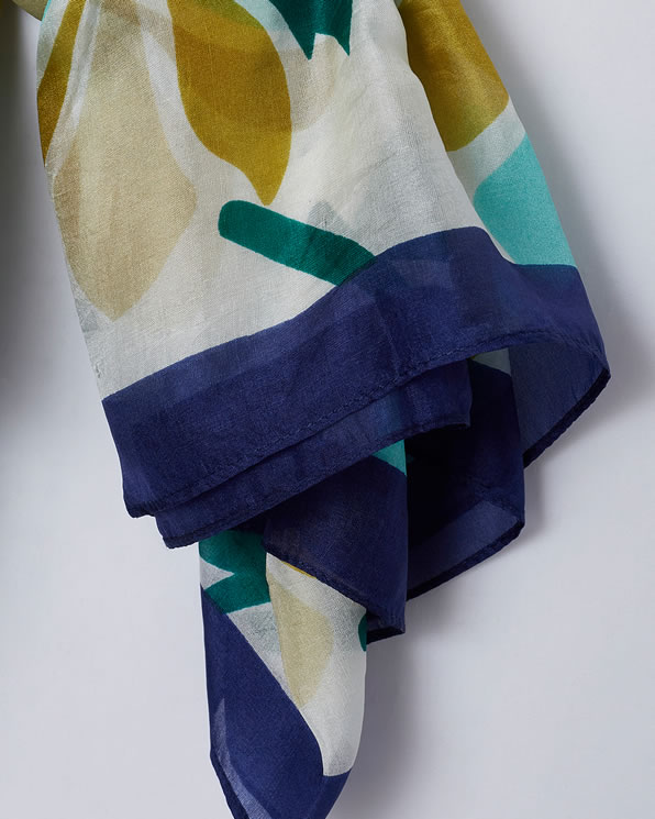 Carré pure soie motif floral