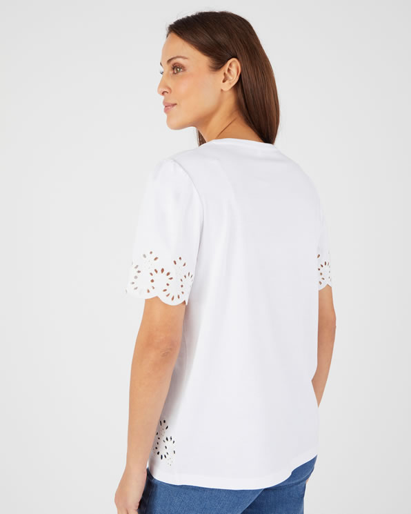 T-shirt brodé ajouré