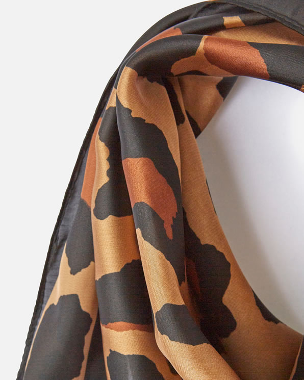 Foulard carré imprimé animalier