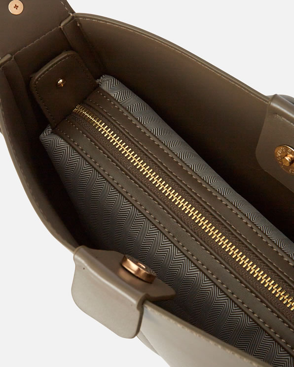 Sac forme besace et sa pochette amovible