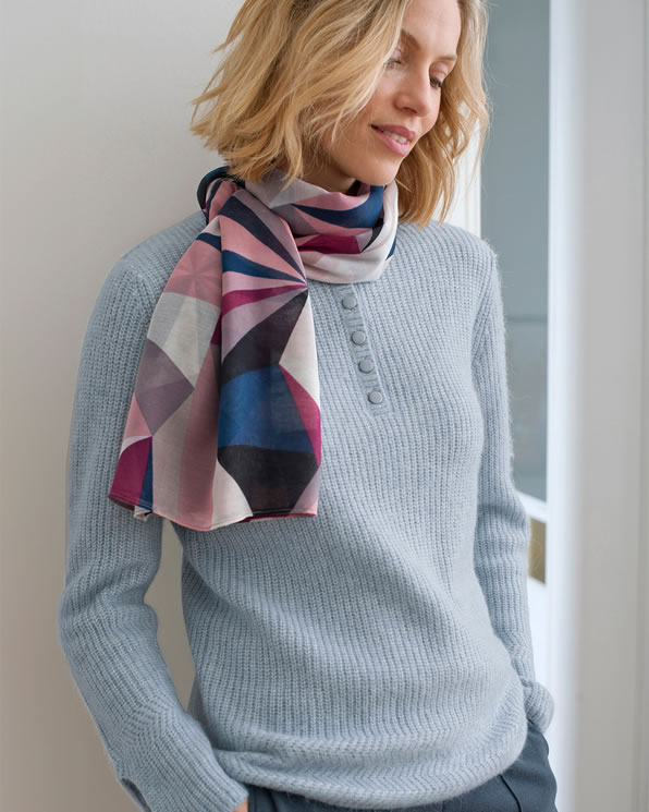Foulard motifs graphiques