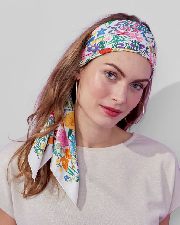Foulard carré fleuri