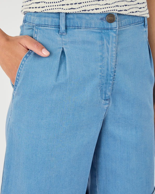 Short en denim léger