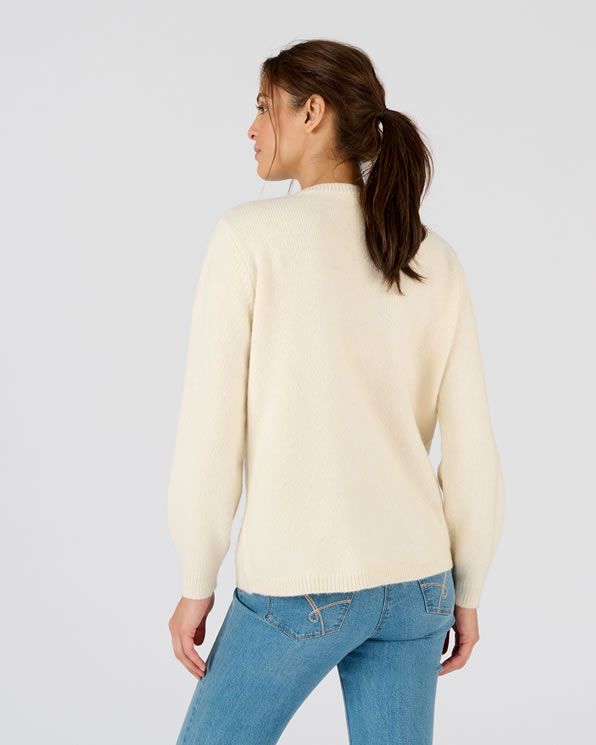 Pull doux broderie fleur