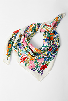 Foulard carré fleuri