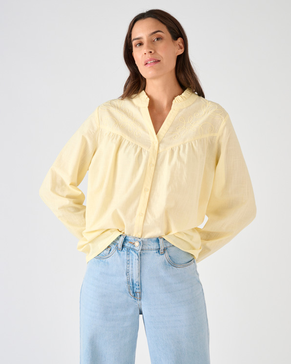 Chemisier brodé en tissu flammé